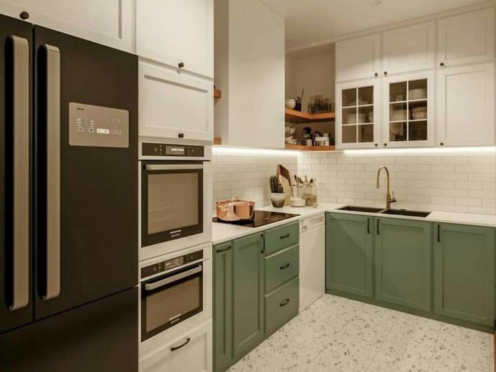 Bếp nhỏ sử dụng gam màu sáng xanh lá làm màu nền chủ đạo, kết hợp màu gỗ tự nhiên và điểm nhấn nhỏ để tạo không gian rộng rãi