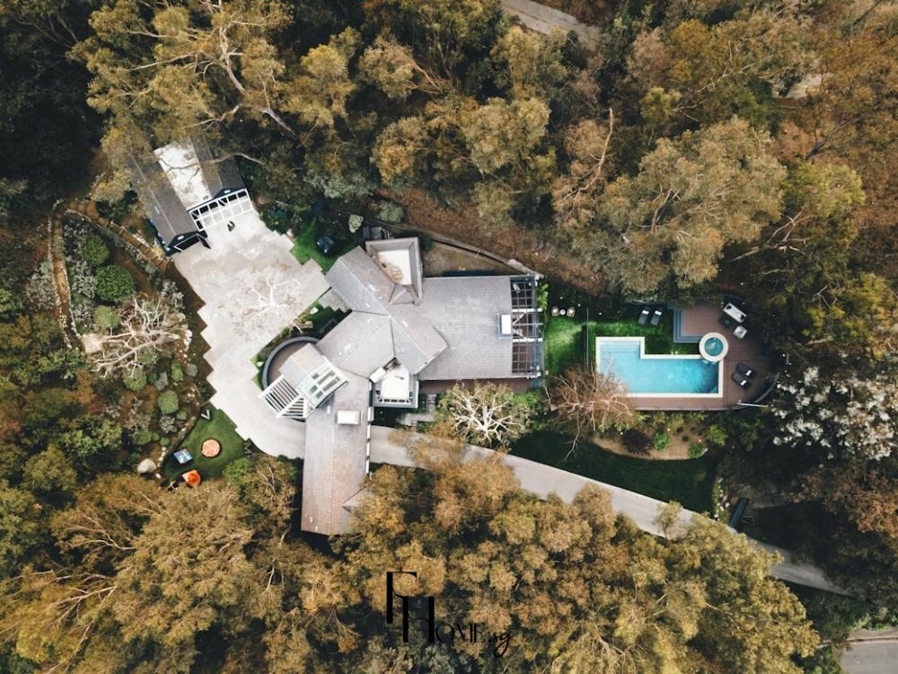 Biệt thự kết nối hoàn hảo với thiên nhiên, ánh sáng tự nhiên tràn ngập và không gian xanh