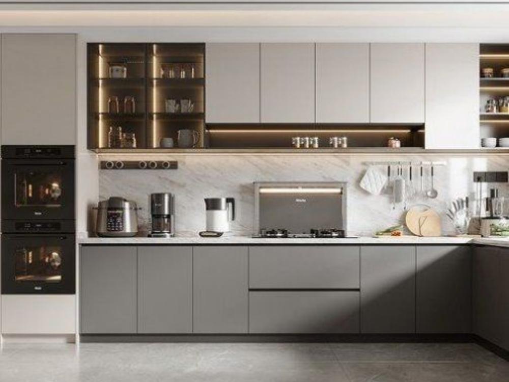 Bố trí bếp chữ I với bồn rửa ở giữa, bếp nấu và tủ lạnh hai bên