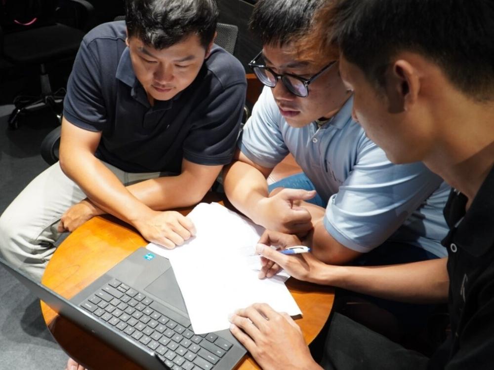 Đội ngũ FHome.sg luôn làm việc chặt chẽ, tỉ mỉ trong từng bản vẽ để mang đến giải pháp thiết kế