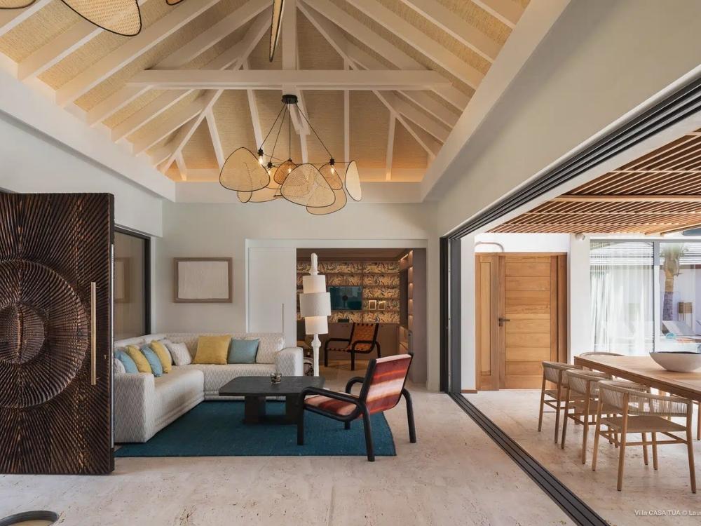 Không gian nội thất phong cách Maverick với sự pha trộn táo bạo giữa nhiều màu sắc và vật liệu