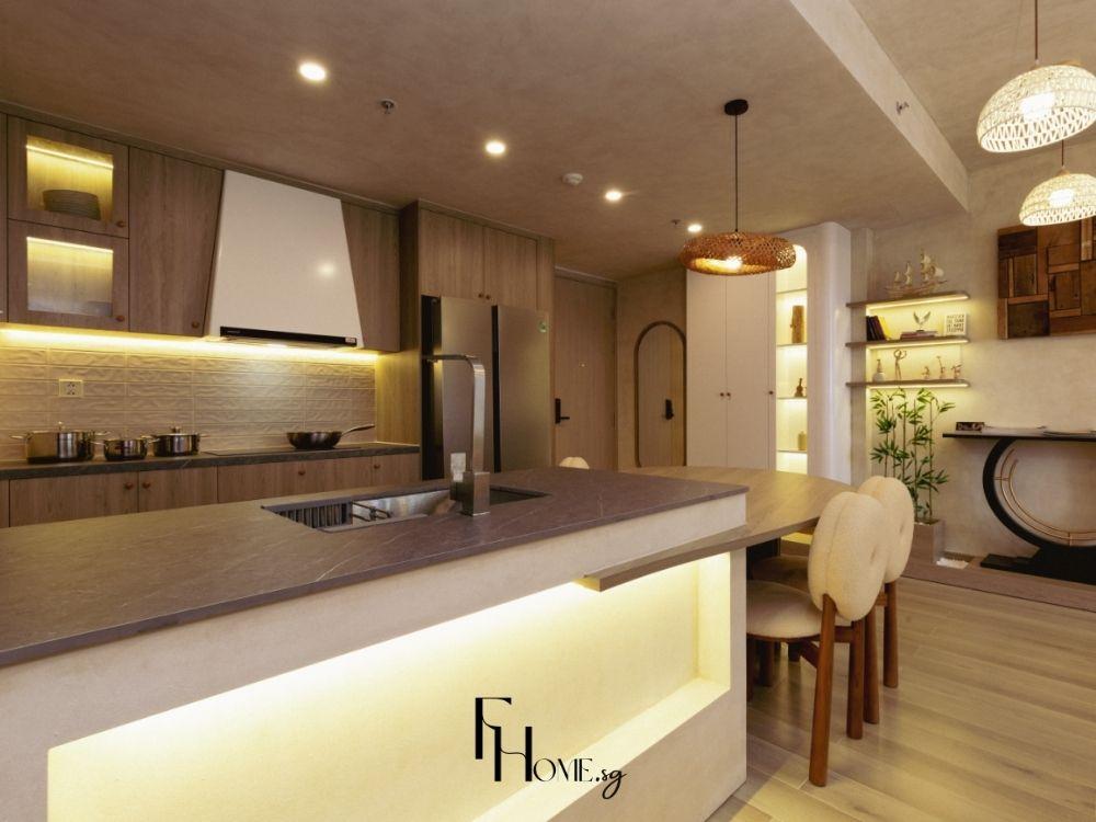 Phòng bếp Wabi Sabi với tủ gỗ tự nhiên, mặt bàn đá và chi tiết gốm sứ mang đến không gian giản dị và ấm áp.