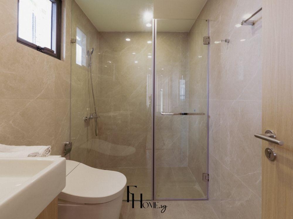 Phòng vệ sinh Wabi Sabi với bồn rửa gốm, gạch lát sàn xám và chi tiết gỗ tự nhiên mang đến không gian thư giãn.