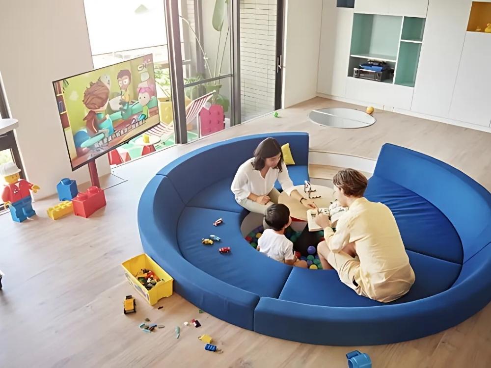 Phòng khách chung cư 95m2 có khu vui chơi cho trẻ