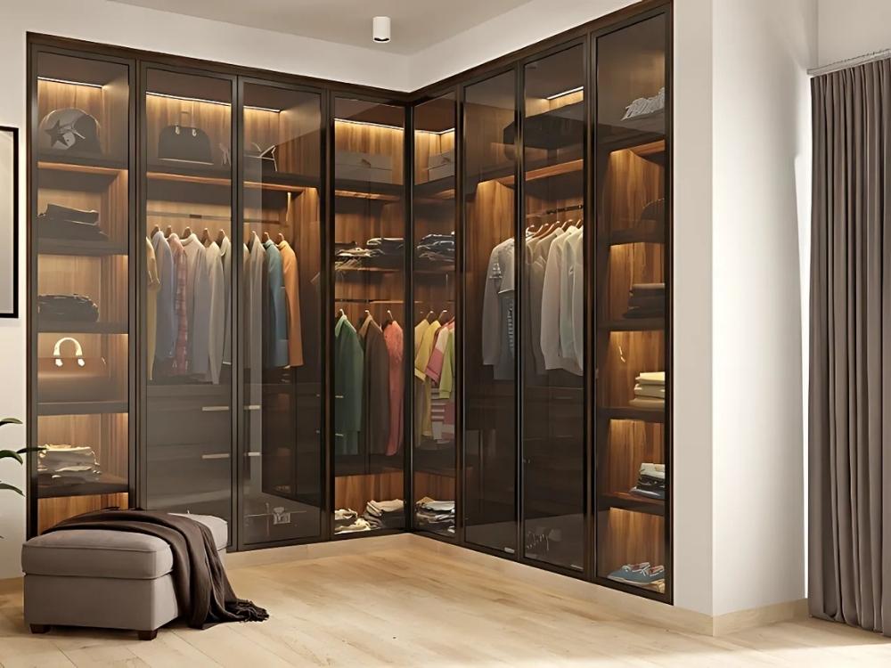 Phòng thay đồ chung cư 60m2 với tủ kính âm tường