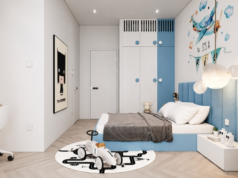 Nội thất phòng ngủ bé trai nhà phố 5x20 tông màu xanh baby blue họa tiết máy bay