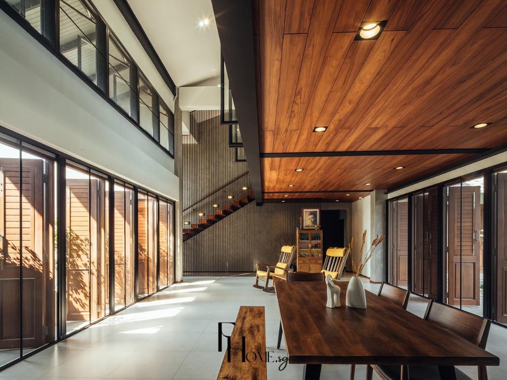 Phòng bếp biệt thự sử dụng vật liệu cao cấp như gỗ tự nhiên, đá marble và kim loại