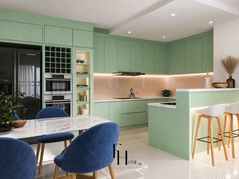 Phòng bếp chung cư 100m2 3 phòng ngủ tủ chữ U xanh mint kịch trần mặt marble trắng tủ rượu kệ LED và đảo bo cong 3 ghế bar gỗ