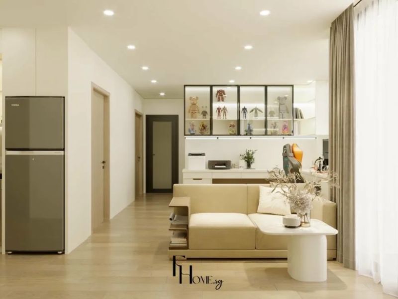 Phòng khách chung cư 60m2 với sofa vàng kem dáng thấp, tủ kính khung đen trưng bày collection và góc làm việc tích hợp