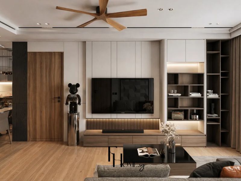 Phòng khách chung cư 68m2 lò sưởi gas âm tường đá cẩm thạch đen bóng, đèn thả nhánh vàng đồng và sàn gỗ xương cá nâu đậm