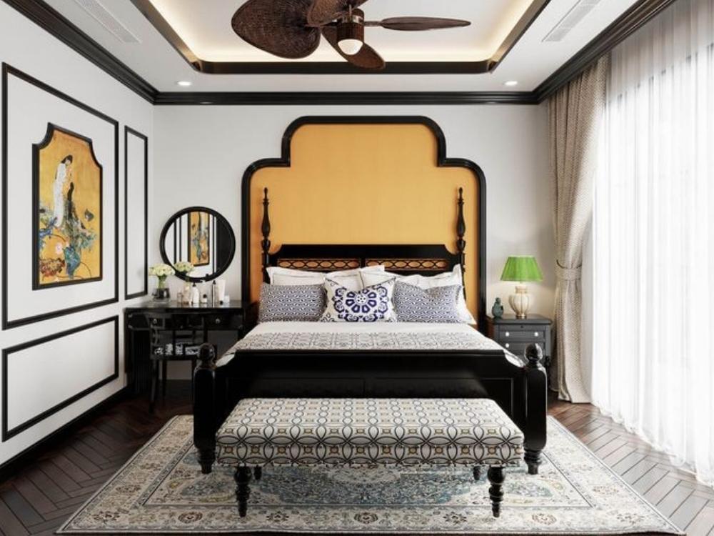 Phòng ngủ chính Indochine với màu vàng kem, nâu gỗ, giường gỗ tự nhiên