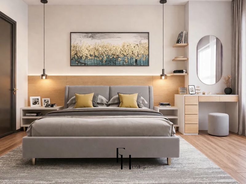 Phòng ngủ chính chung cư 100m2 3 phòng ngủ giường vải xám gối vàng mù tạt đầu giường gỗ LED đèn thả kim loại đen bàn trang điểm gỗ gương oval sàn gỗ