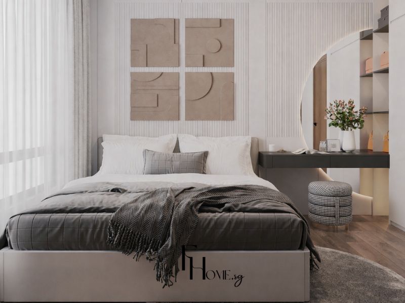 Phòng ngủ chính chung cư 50m2 2 phòng ngủ với tường phào chỉ sọc dọc trắng ngà, tranh gốm phù điêu be đất và bàn trang điểm treo tường gương tròn