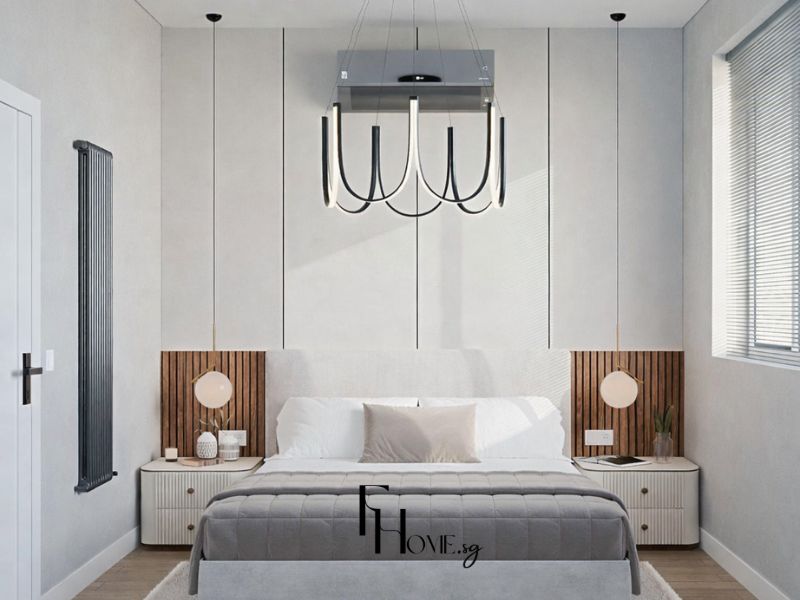 Phòng ngủ chung cư 50m2 1 phòng ngủ với tường trắng ngà phào chỉ dọc, lanh tô gỗ sồi hai bên đầu giường và đèn chùm khung sắt đen uốn cong LED