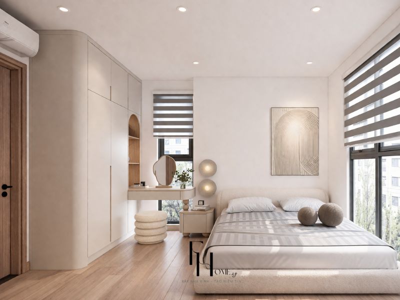 Phòng ngủ chung cư 68m2 phong cach Japandi tủ âm tường hốc vòm ốp gỗ sáng, giường thấp bọc nệm trắng và tranh vân đồng tâm thay đầu giường