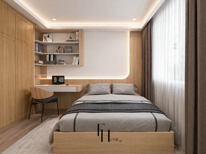 Phòng ngủ chung cư 55m2 phong cách hiện đại với mảng tường gỗ tích hợp tủ quần áo, bàn làm việc và kệ sách âm tường