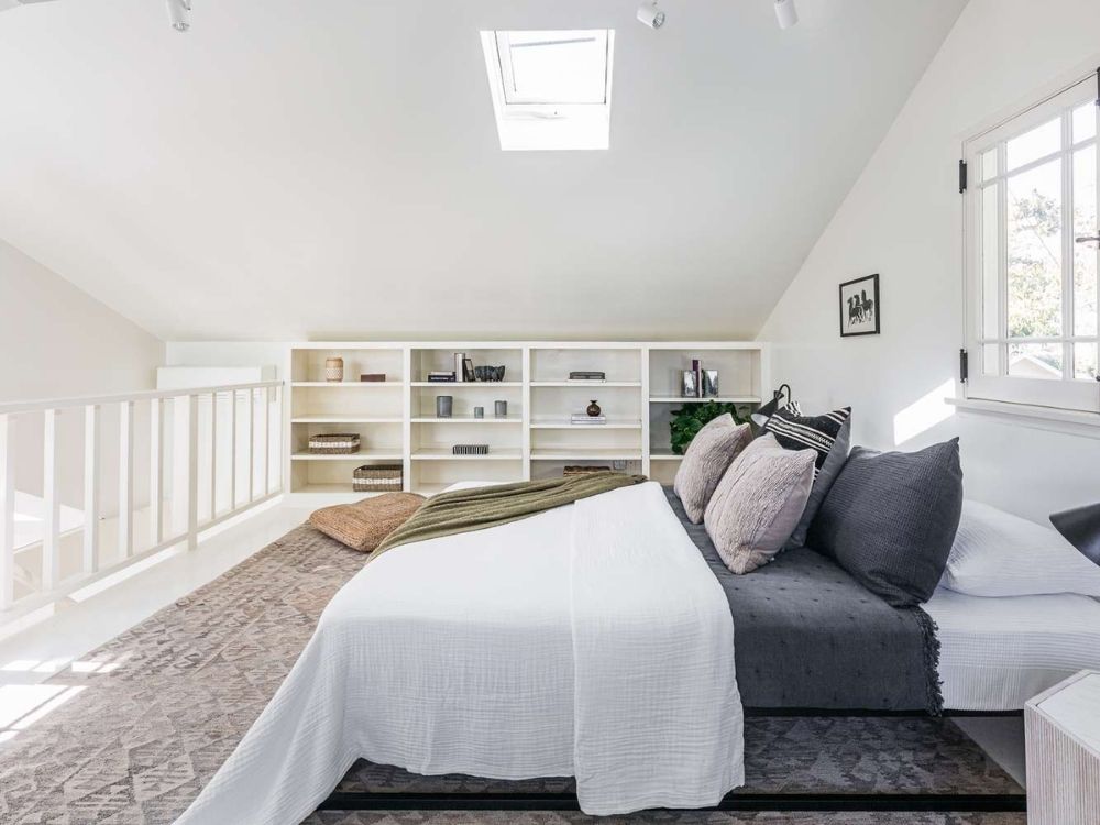 Phòng ngủ gác xép nhà phố 4×4m thiết kế thông minh với giường nâng