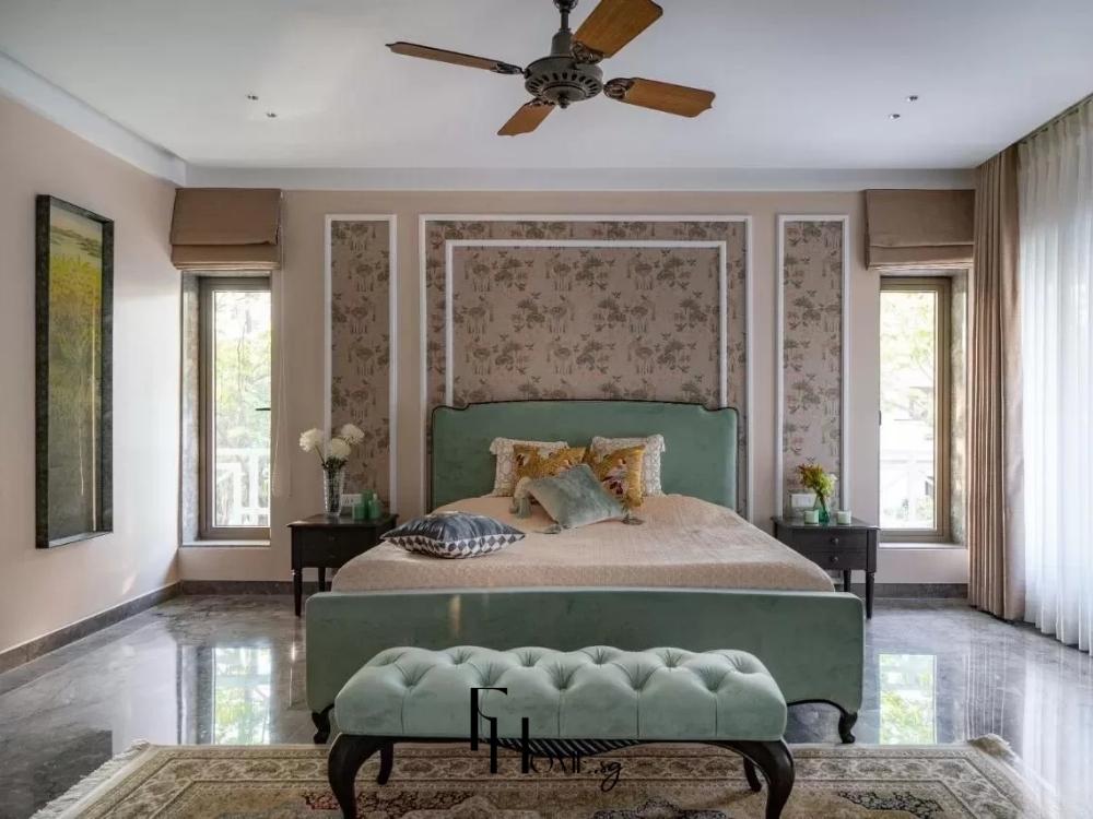 Phòng ngủ phong cách Tân cổ điển mang vẻ đẹp thanh lịch và tinh tế, kết hợp hài hòa giữa đường nét phào chỉ nhẹ nhàng