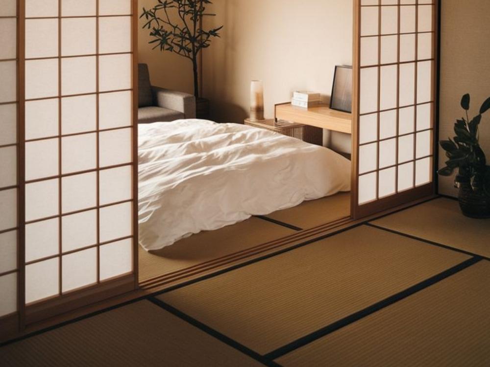 Phòng ngủ với chiếu Tatami trong không gian sinh hoạt