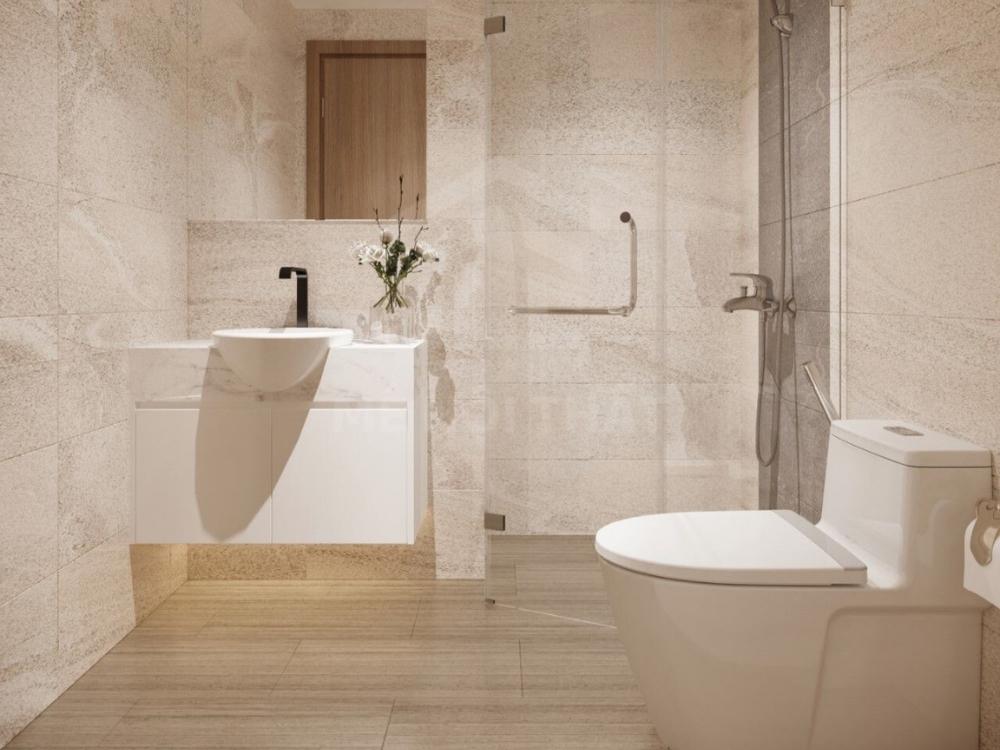 Phòng vệ sinh chung cư 45m2 với tông màu trắng be sáng, gương LED và vật liệu chống ẩm