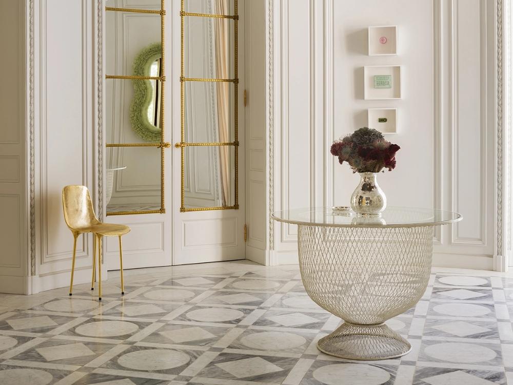 Sảnh phong cách Tân cổ điển với thiết kế tinh giản nhưng sang trọng, sử dụng vật liệu cao cấp