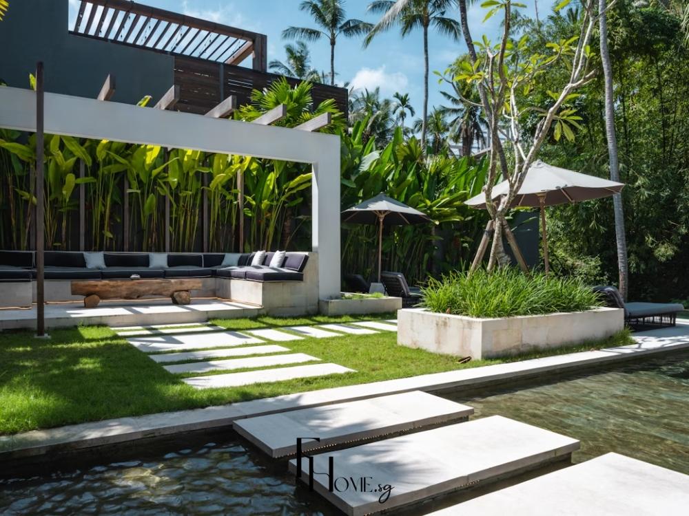 Thiết kế nội thất sân vườn biệt thự hài hòa với kiến trúc, kết hợp cây xanh và tiểu cảnh, tạo không gian thư giãn, gần gũi thiên nhiên