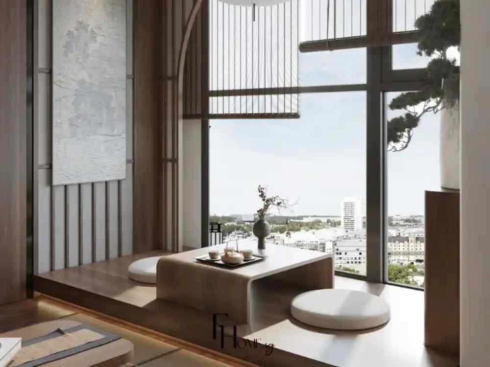 Khu vực trà đạo bên cửa kính lớn nhìn ra thành phố, bàn trà gỗ thấp kết hợp đệm ngồi tròn và bình hoa