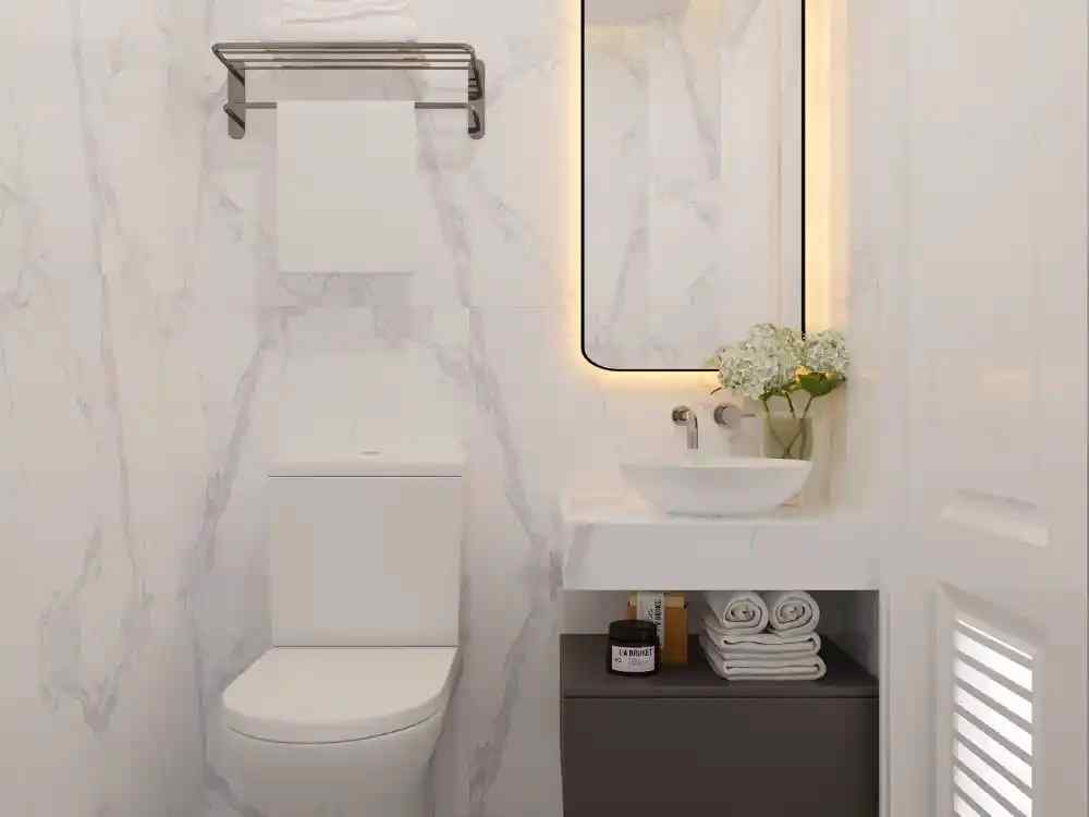 Nhà tắm nhỏ hiện đại pha Wabi Sabi, gương sáng viền đen và bồn rửa sứ trắng trang nhã