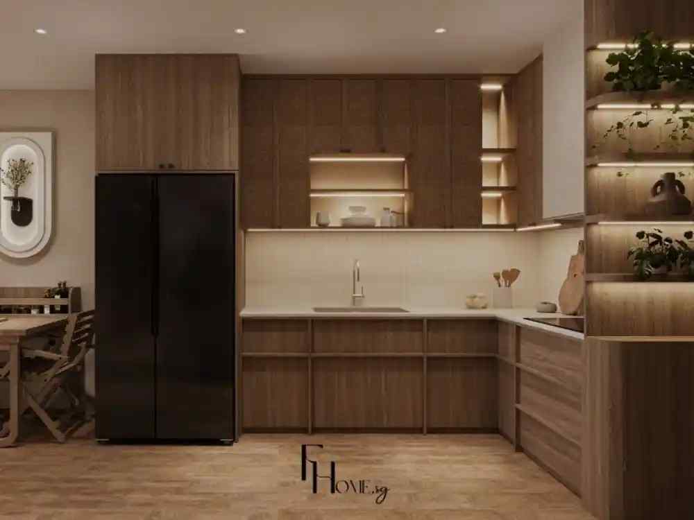 Phòng bếp chữ L với tông gỗ nâu trầm ấm, kết hợp đèn led âm tủ và tủ lạnh đen nhám