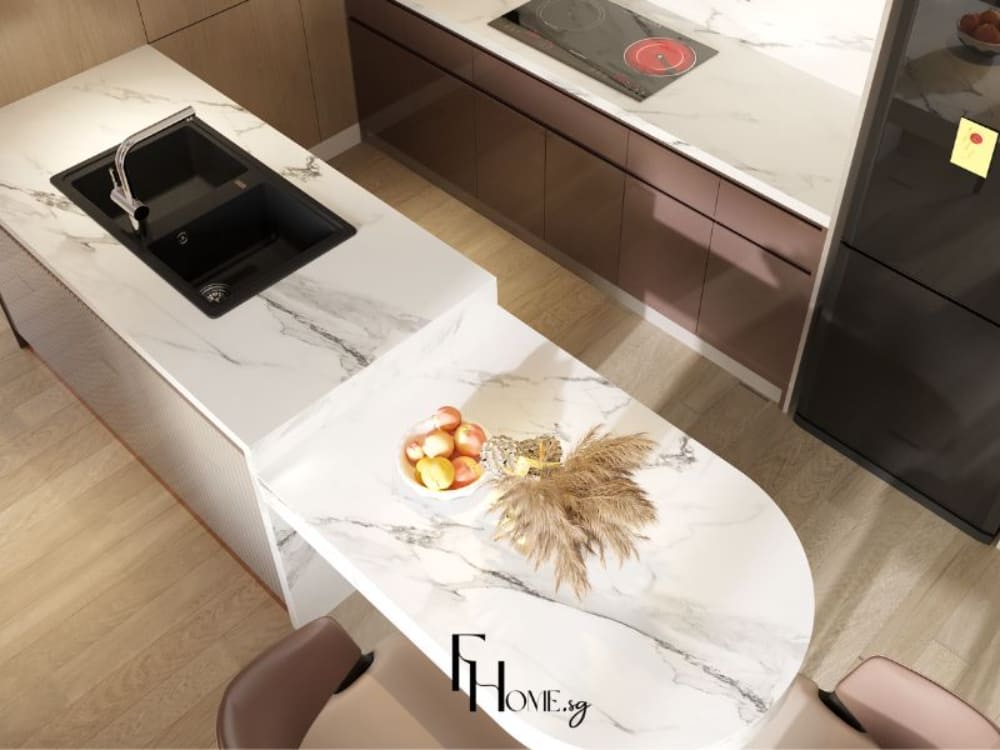 Phòng bếp chung cư 50m2 với bàn đảo kết hợp bồn rửa và bàn ăn nhỏ, mặt đá vân mây sang trọng, tông màu nâu be