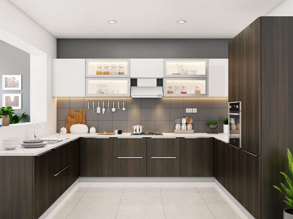 Phòng bếp tủ bếp chữ U hiện đại, màu gỗ tối kết hợp trắng, đèn led âm tủ