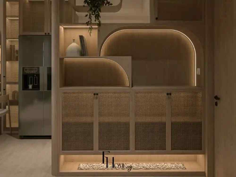 Phòng bếp với tủ trang trí gỗ ấm với chi tiết lưới mây đặt cạnh tủ lạnh kim loại hiện đại