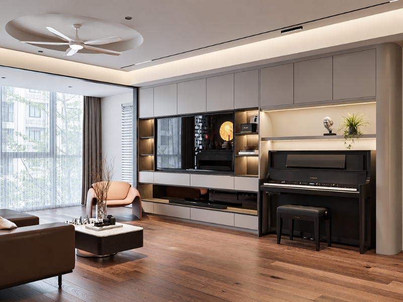 Phòng khách chung cư 3 phòng ngủ phong cách luxury với tủ tivi gỗ, sofa da nâu và đàn piano