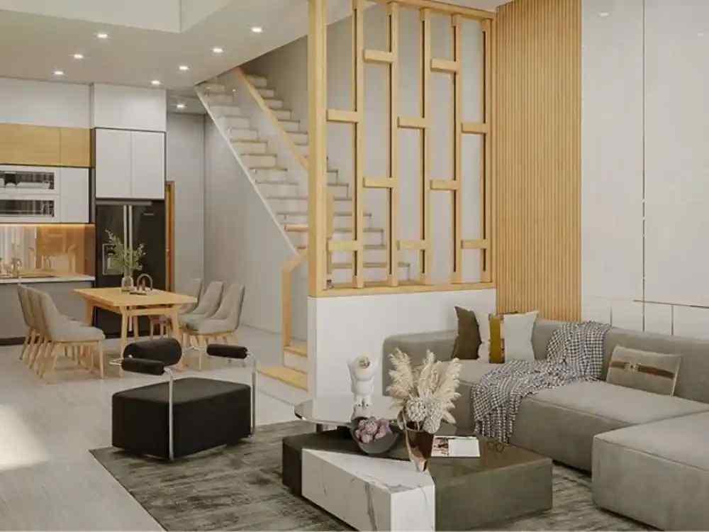 Phòng khách nhà ống hiện đại với sofa xám chữ L, vách lam gỗ ngăn cầu thang và bàn trà đá tối màu