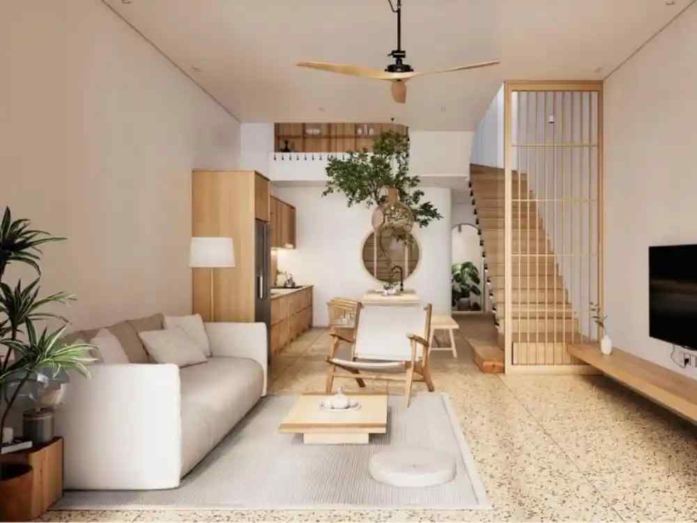 Phòng khách nhà ống phong cách tối giản với sofa trắng, nội thất gỗ sáng và cây xanh điểm xuyết