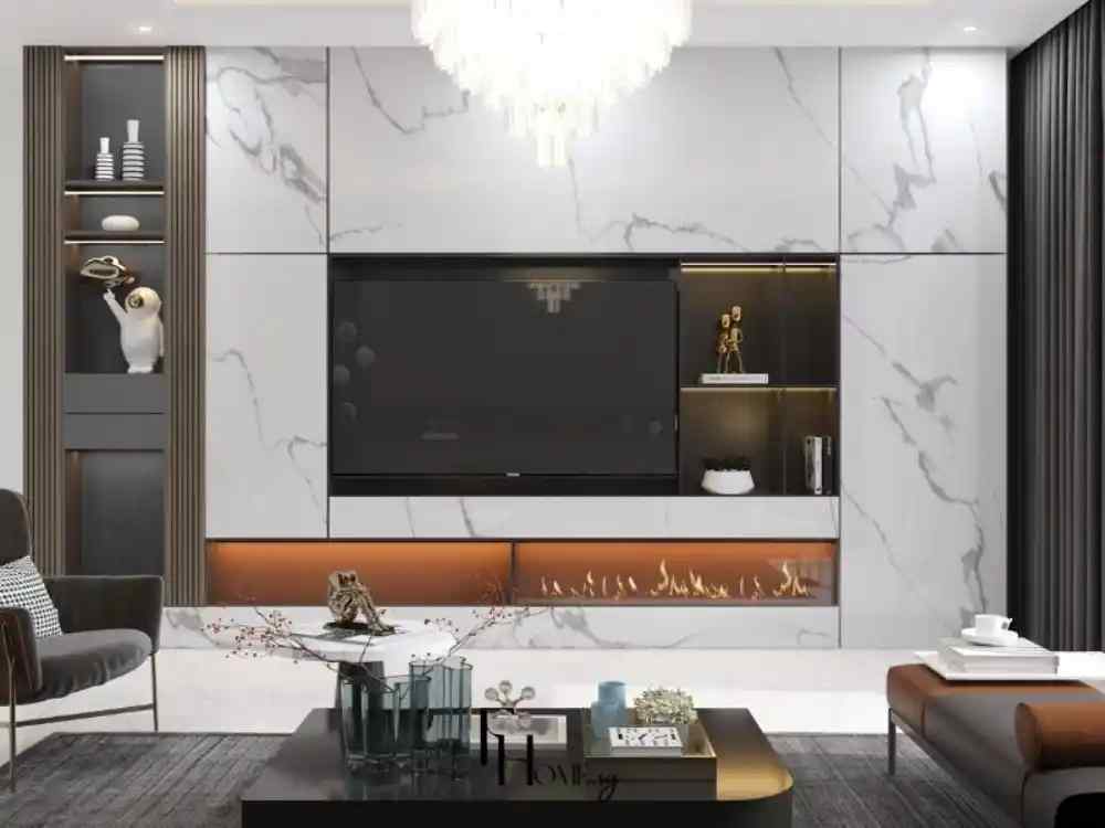 Phòng khách phong cách hiện đại sang trọng, với tường ốp đá marble trắng vân xám, đèn chùm pha lê