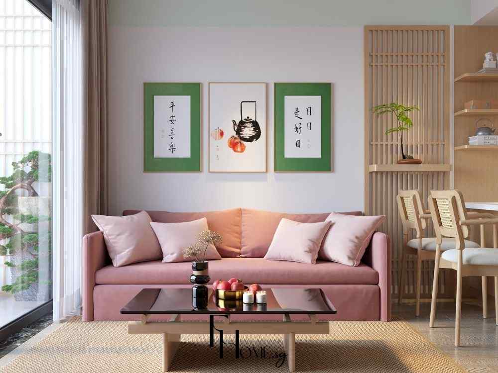 Phòng khách sáng với sofa hồng pastel, tranh treo tường kiểu Nhật