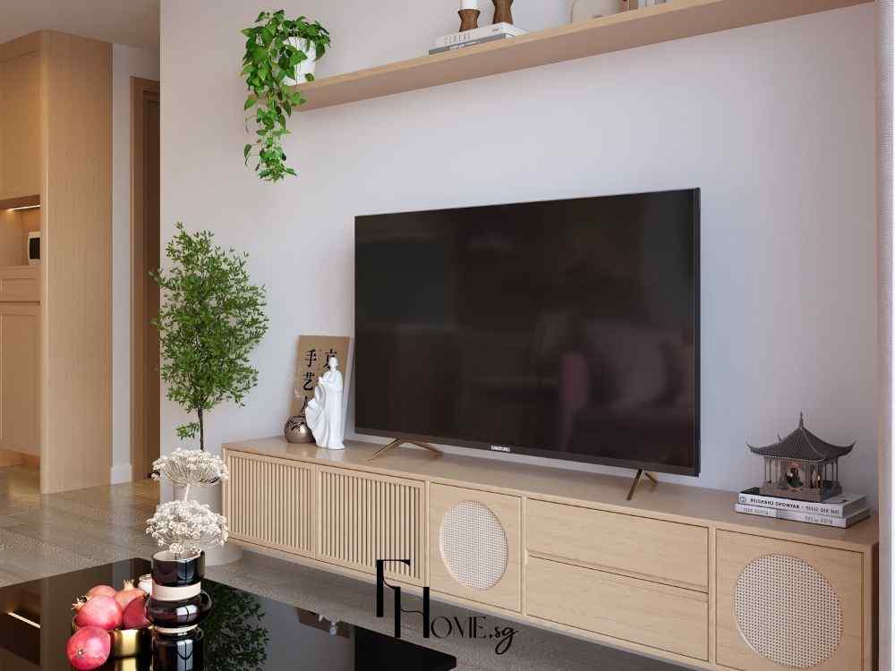 Phòng khách với kệ tivi gỗ sáng, cây xanh, decor phong cách Á Đông
