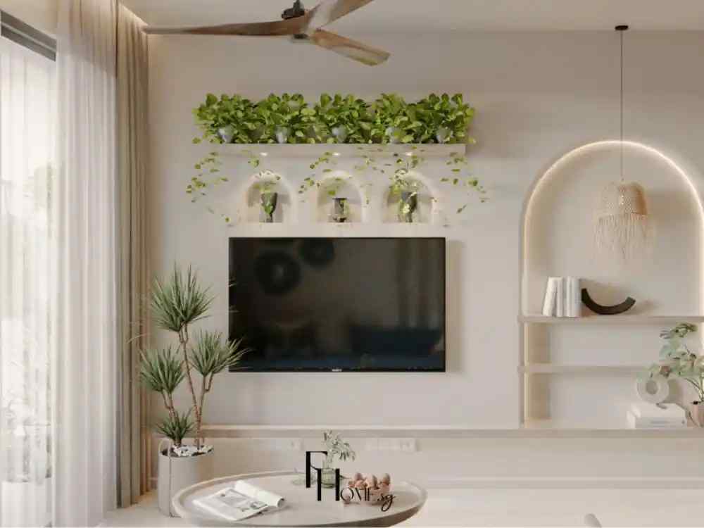 Phòng khách với tường sáng, kệ gắn tường trang trí chậu cây xanh, tivi treo tường, đèn mây tre, bàn trà tròn