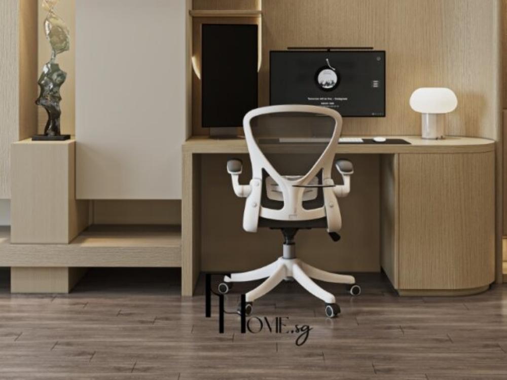 Phòng làm việc tối giản với bàn làm việc gỗ, ghế trắng đen và kệ sách mở tạo không gian gọn gàng