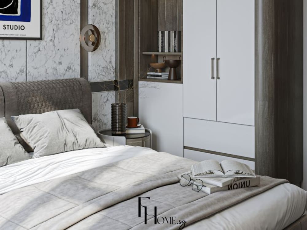 Phòng ngủ căn hộ 50m2 với giường đôi bố trí gọn gàng, tủ quần áo âm tường kết hợp kệ trang trí và bàn đầu giường nhỏ