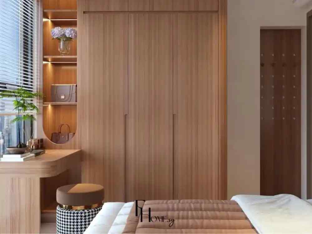 Phòng ngủ hiện đại với tủ quần áo âm tường bằng gỗ sáng, tích hợp bàn cạnh cửa sổ.