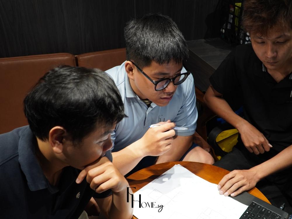 Đội ngũ kiến trúc sư FHome.sg tiếp nhận thông tin chi tiết từ gia chủ, tư vấn chuyên sâu về lựa chọn mẫu thiết kế