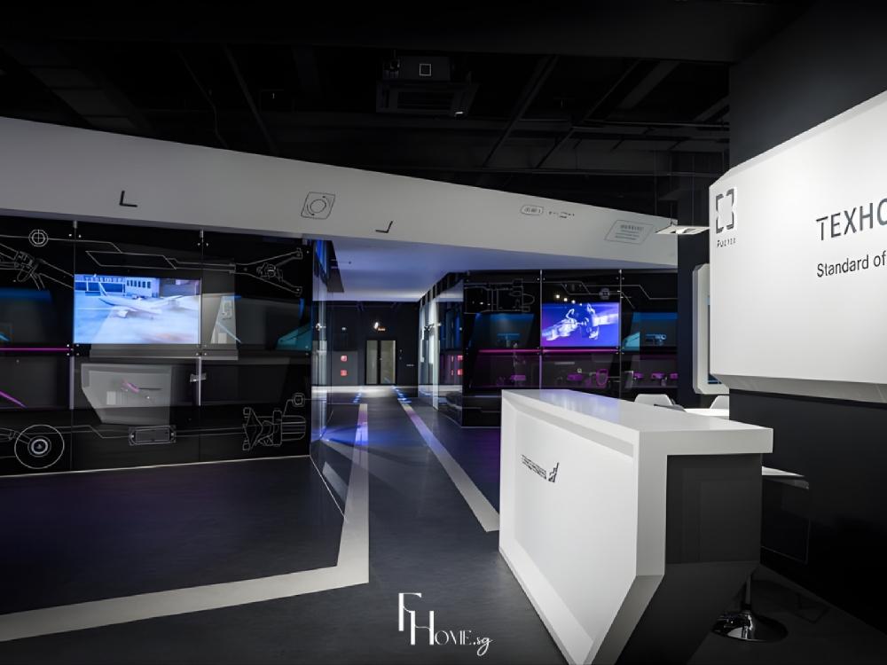 Banner tường màu xanh công nghệ và kính trong suốt tạo điểm nhấn thu hút, kết nối không gian và tôn lên sản phẩm điện tử