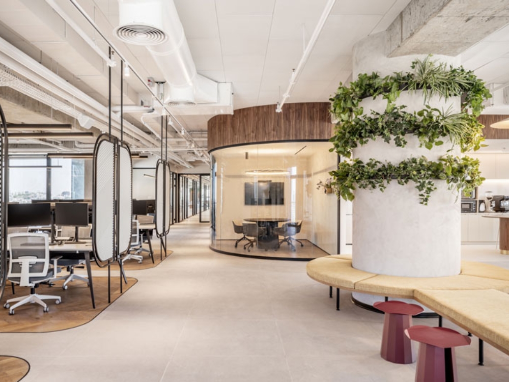 Không gian kết hợp yếu tố cổ điển và hiện đại, tạo vẻ thời thượng và đẳng cấp cho doanh nghiệp