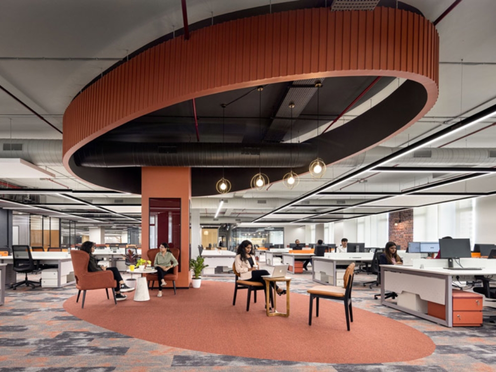 Không gian rộng rãi, thoáng đãng với ánh sáng tự nhiên, tăng sự năng động và sáng tạo trong môi trường làm việc