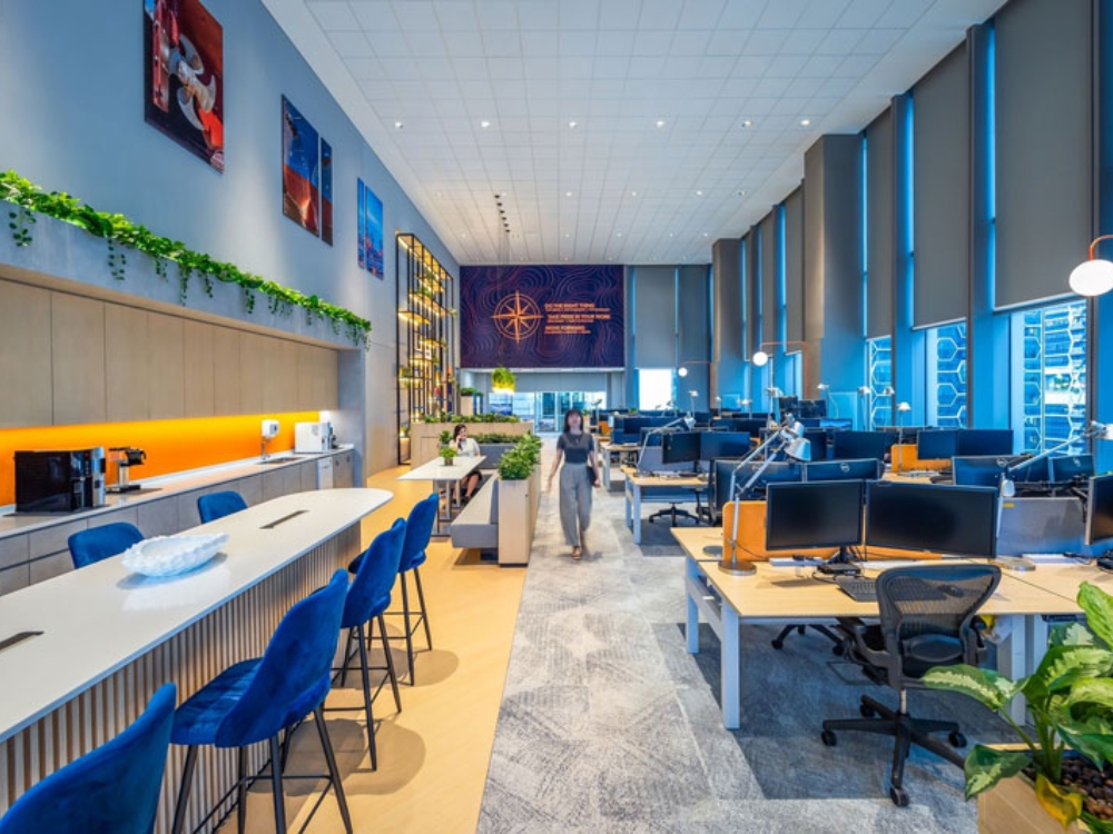 Thiết kế hiện đại cân bằng công năng và thẩm mỹ, tạo môi trường làm việc chuyên nghiệp và đương đại