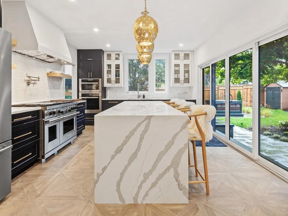 Bàn đảo độc đáo với mặt đá vân tự nhiên mang vẻ đẹp tinh tế