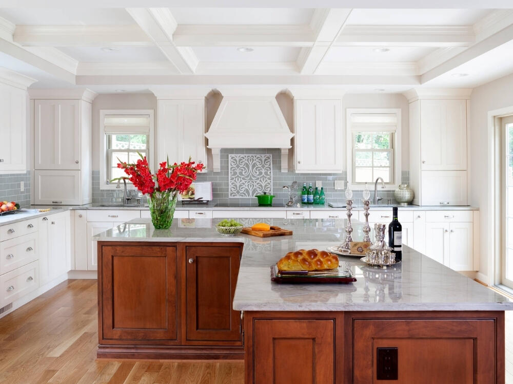 Bàn đảo kết hợp tủ bếp chữ L tối ưu tam giác làm việc tiện lợi