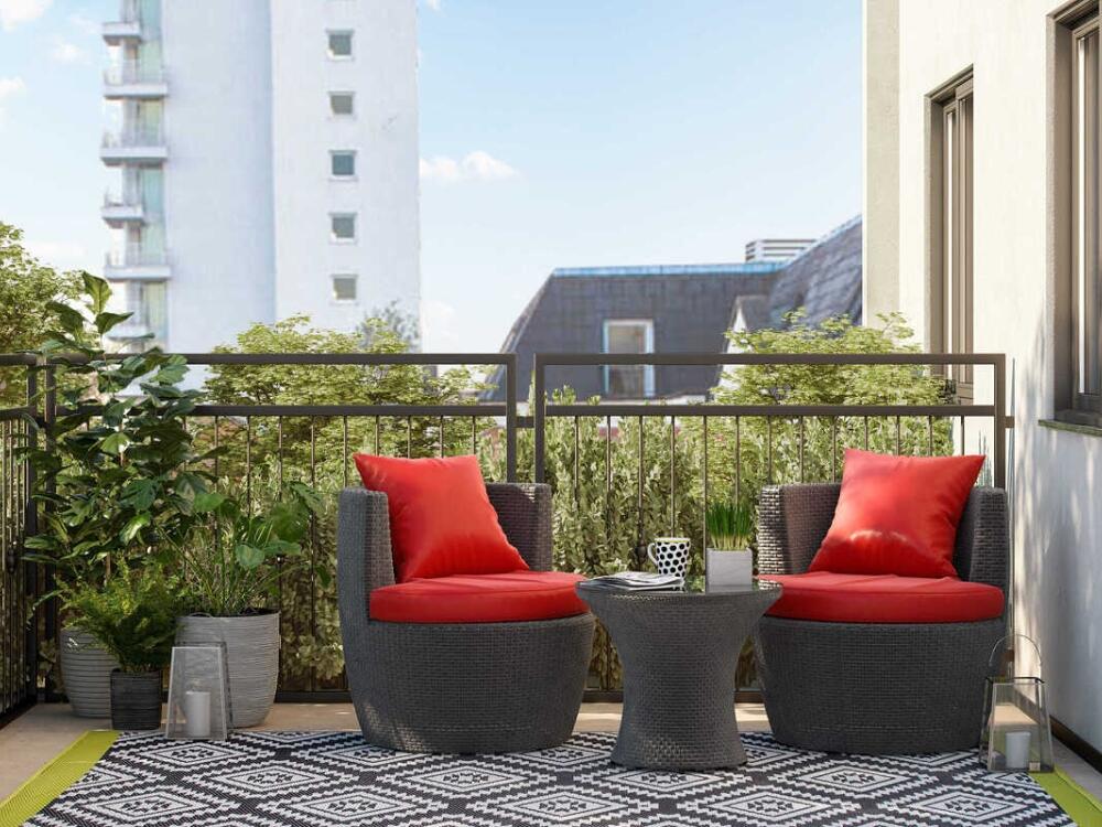 Bàn trà giúp ban công trở thành không gian thư giãn tiện lợi và gọn gàng